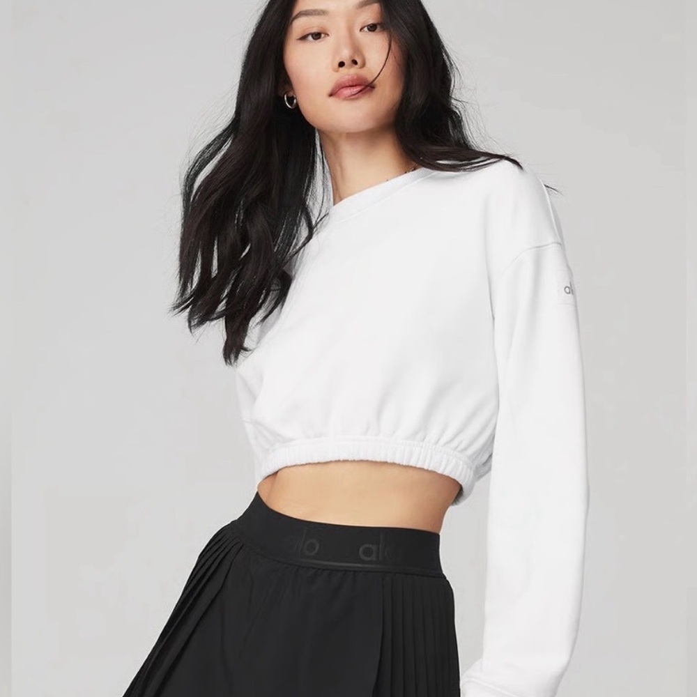 Alo Yoga Devotion Crewneck Pullover
in white. - Picture 6 of 6